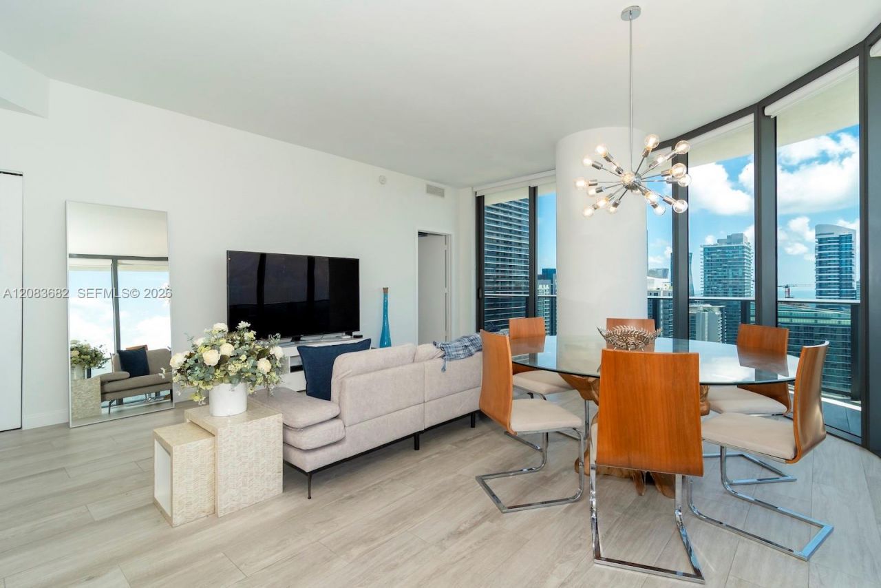 55 SW 9th St , Unit 4206, Miami, FL 33130 Photo