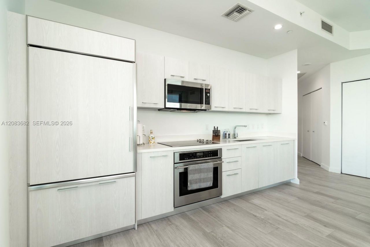 55 SW 9th St , Unit 4206, Miami, FL 33130 Photo