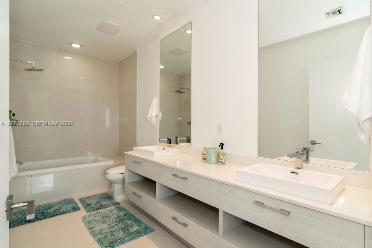 55 SW 9th St , Unit 4206, Miami, FL 33130 Photo