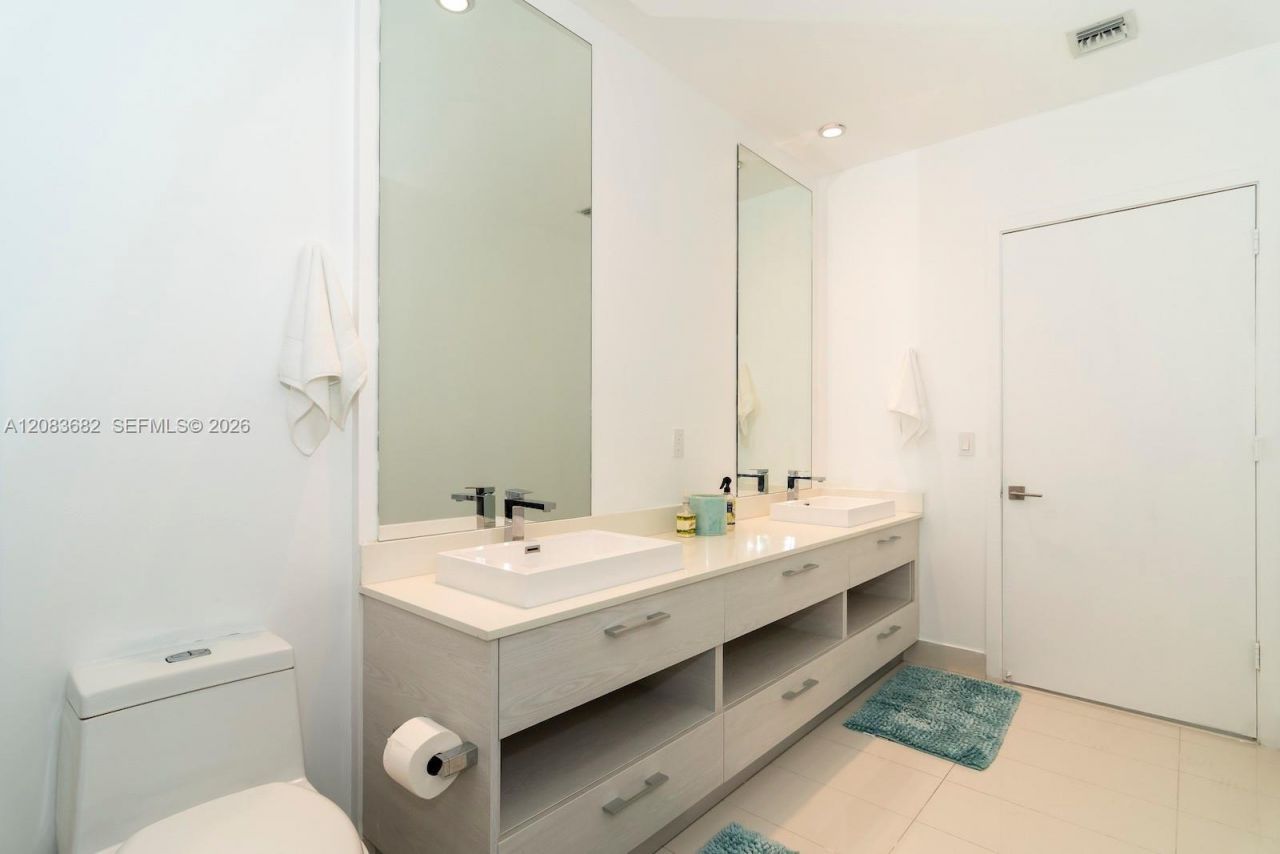 55 SW 9th St , Unit 4206, Miami, FL 33130 Photo