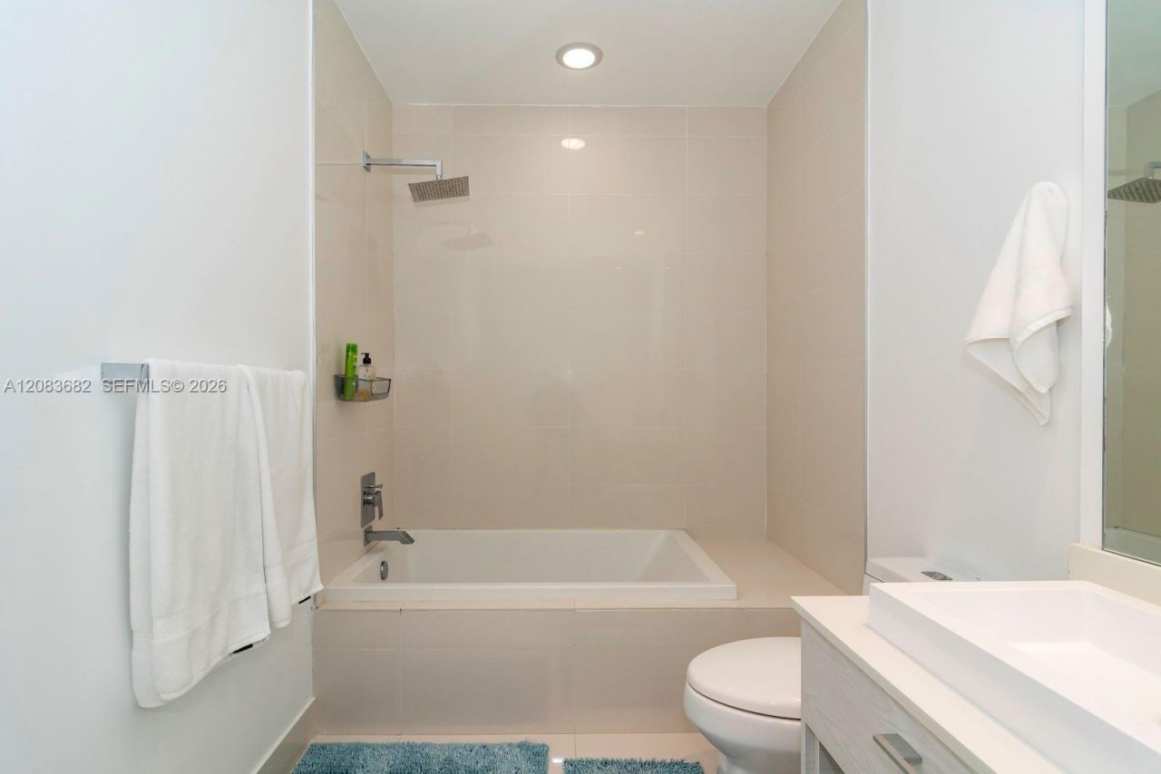 55 SW 9th St , Unit 4206, Miami, FL 33130 Photo
