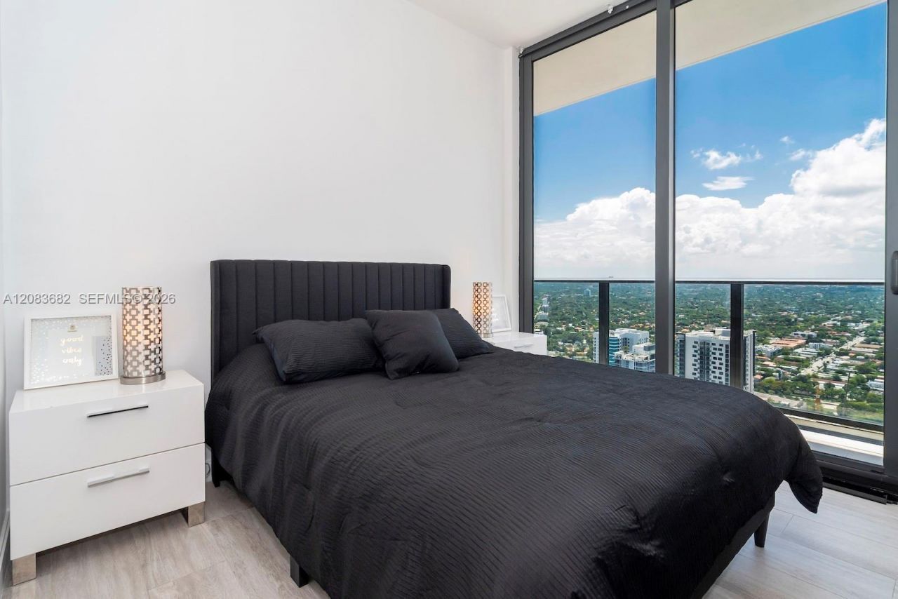 55 SW 9th St , Unit 4206, Miami, FL 33130 Photo