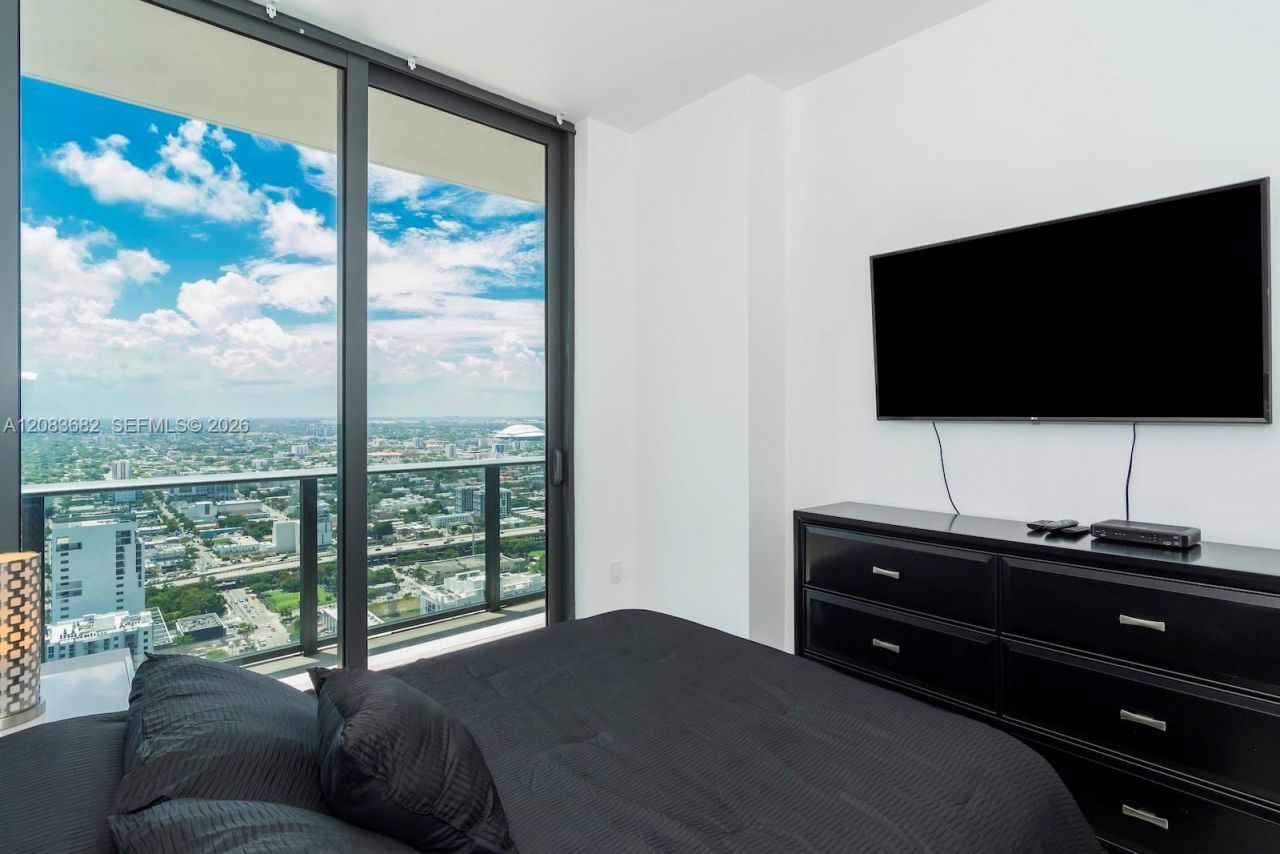55 SW 9th St , Unit 4206, Miami, FL 33130 Photo