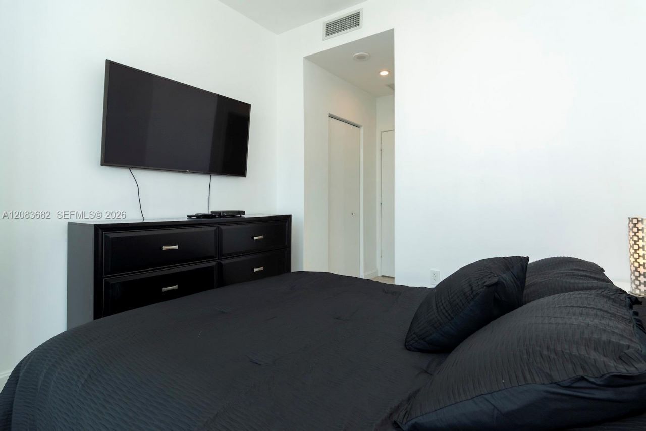 55 SW 9th St , Unit 4206, Miami, FL 33130 Photo