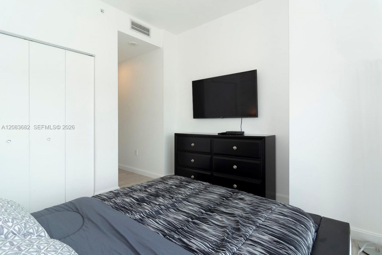 55 SW 9th St , Unit 4206, Miami, FL 33130 Photo