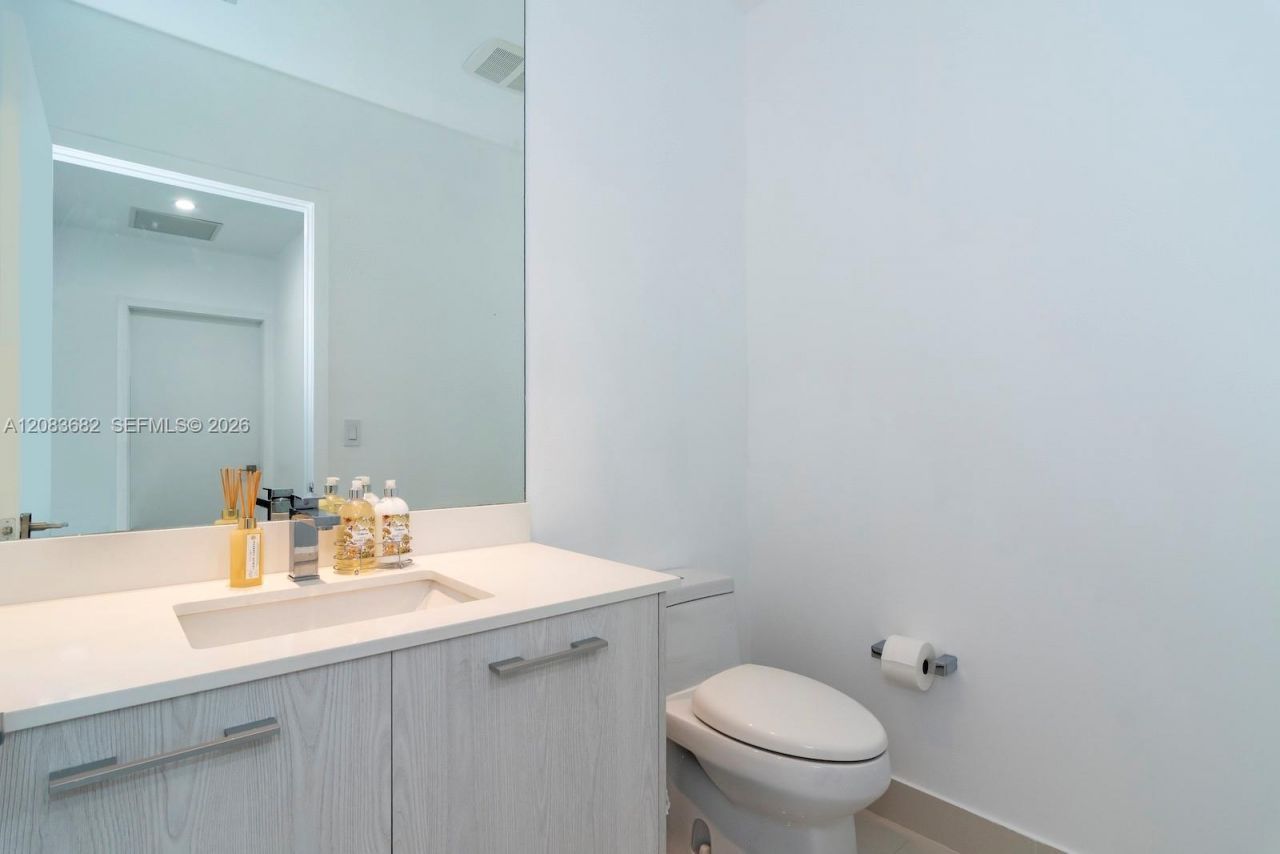 55 SW 9th St , Unit 4206, Miami, FL 33130 Photo