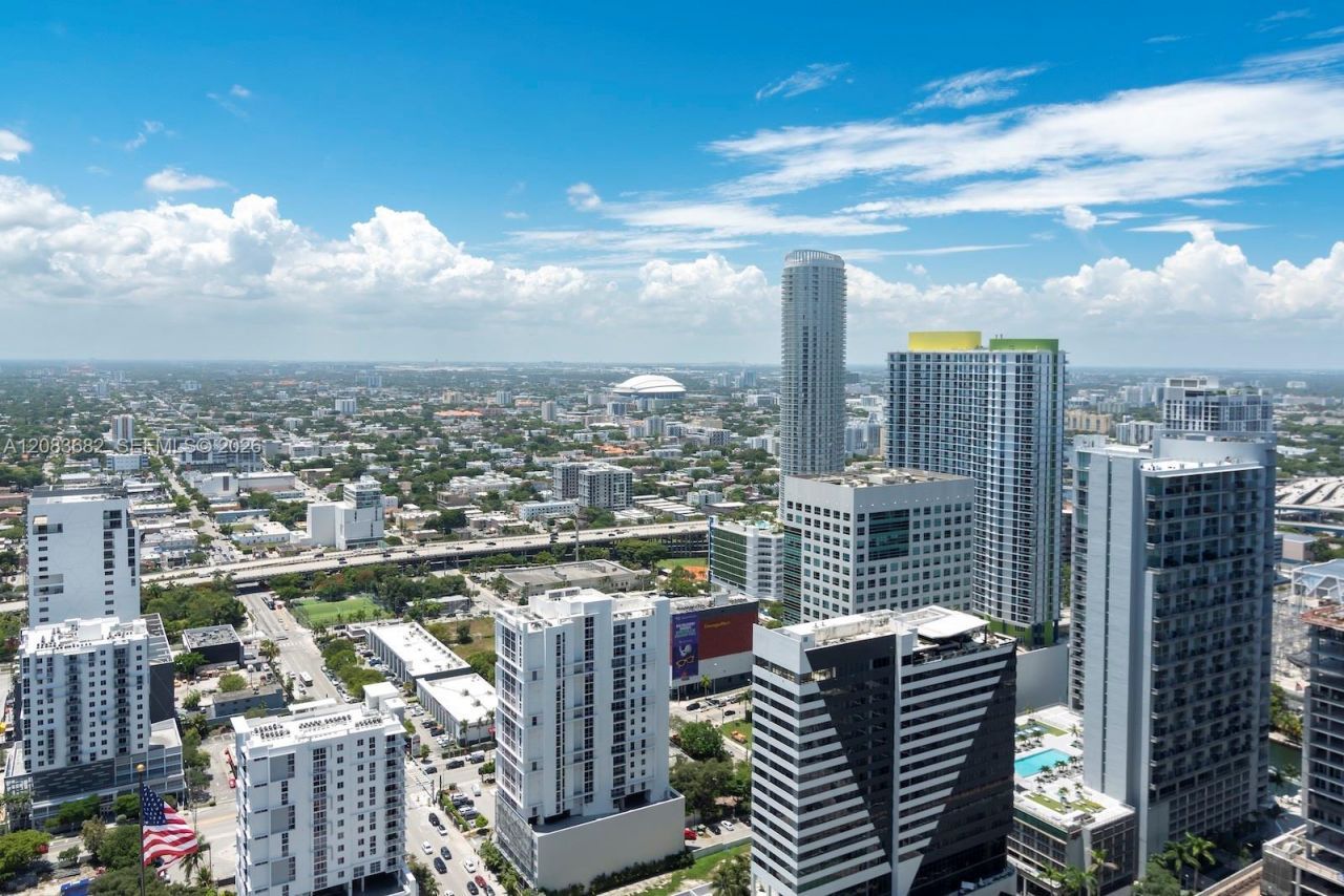 55 SW 9th St , Unit 4206, Miami, FL 33130 Photo