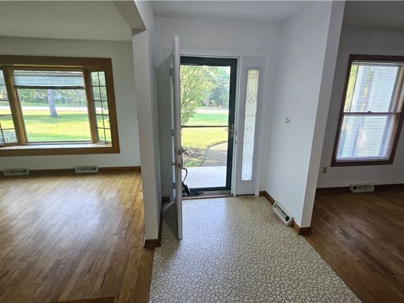 28305 Cannon Road, Solon, OH 44139 Photo 3