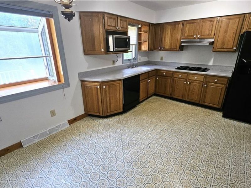 28305 Cannon Road, Solon, OH 44139 Photo 8