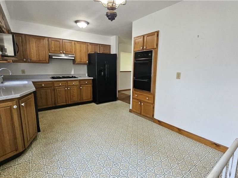 28305 Cannon Road, Solon, OH 44139 Photo 9