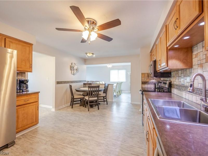 1709 Winchester Drive, Parma, OH 44134 Photo 5