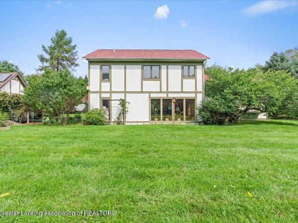 1390 E Haslett Road, Williamston, MI 48895