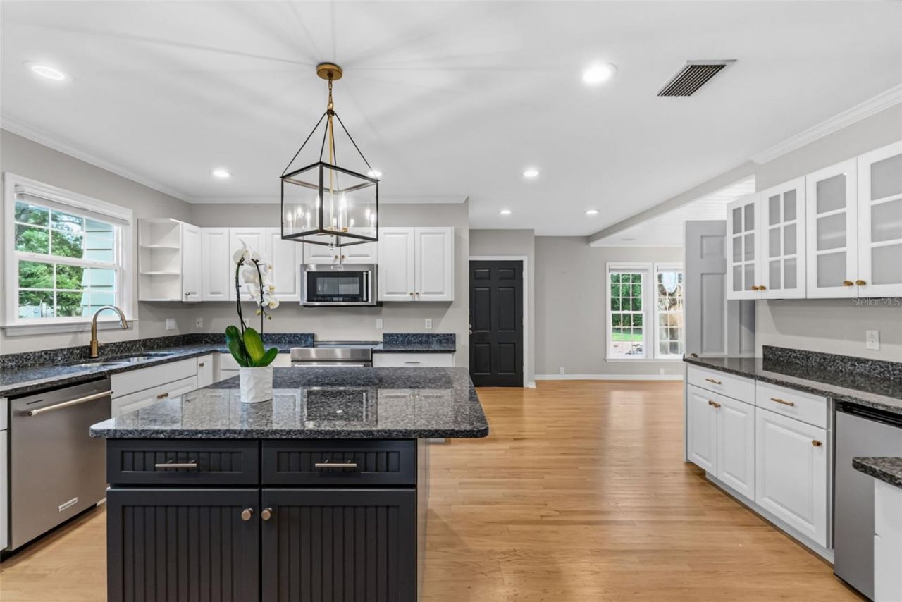 1585 South Drive, Sarasota, FL 34239 Photo
