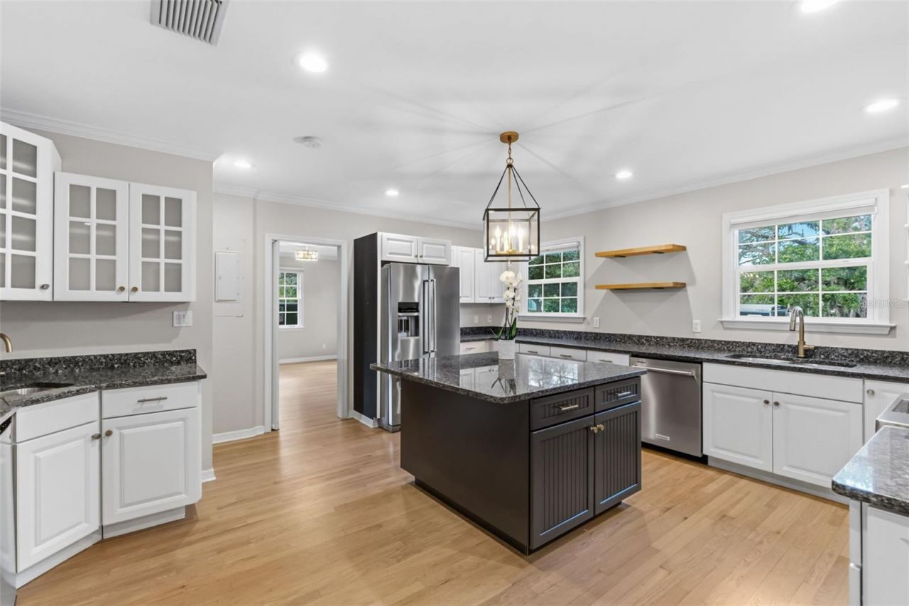 1585 South Drive, Sarasota, FL 34239 Photo