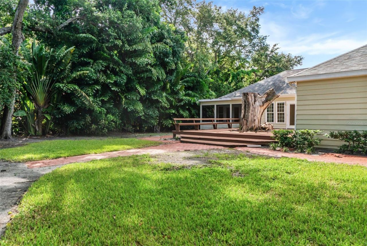 1585 South Drive, Sarasota, FL 34239 Photo