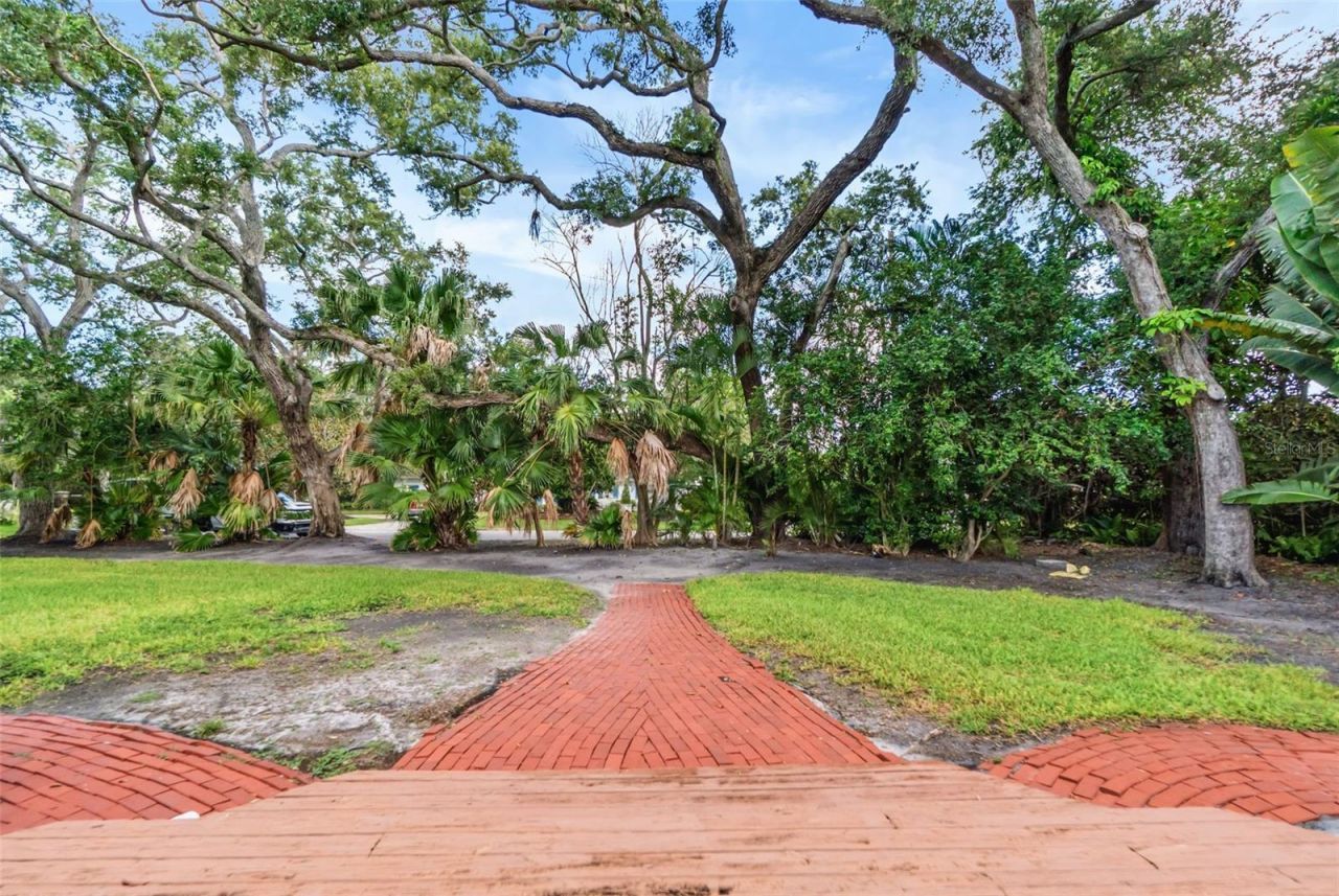 1585 South Drive, Sarasota, FL 34239 Photo