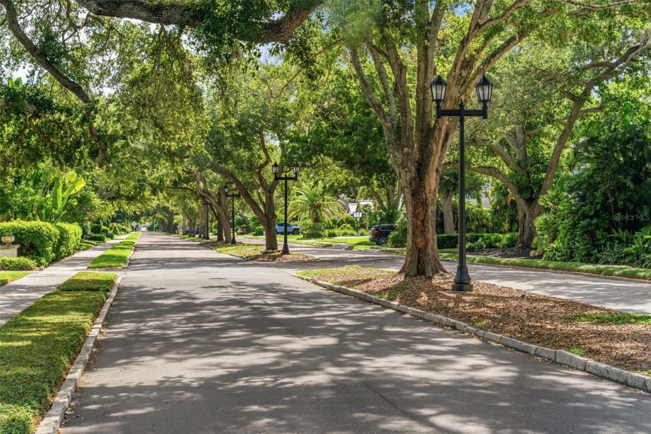 1585 South Drive, Sarasota, FL 34239 Photo