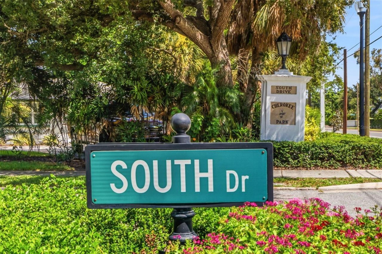 1585 South Drive, Sarasota, FL 34239 Photo