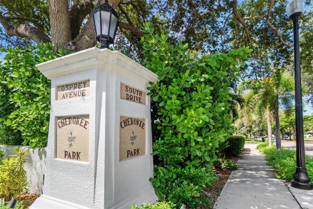 1585 South Drive, Sarasota, FL 34239 Photo