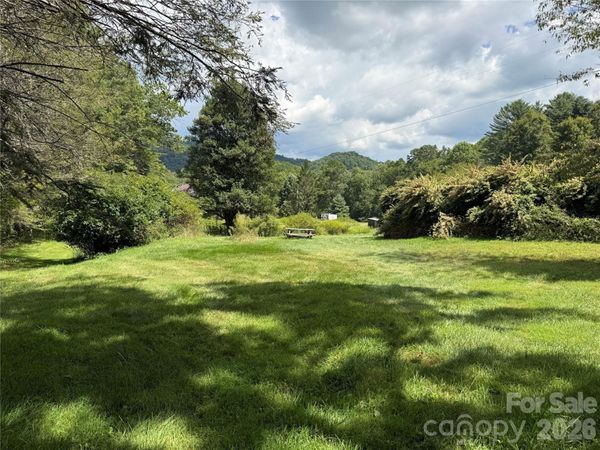 20 Triangle Road , Tuckasegee, NC 28783