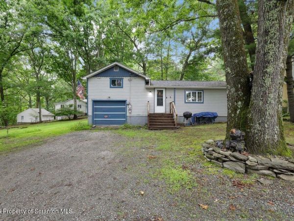 5 1st Road , Hawley, PA 18428