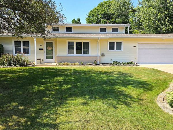 1410 Broadview Drive , Bettendorf, IA 52722
