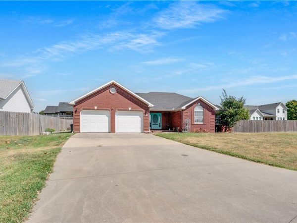 808 E Parks Street , Prairie Grove, AR 72753