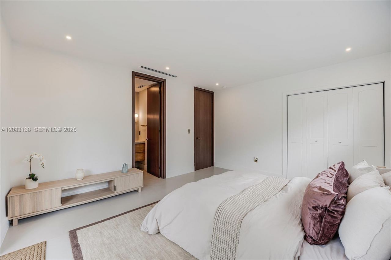 430 Miller Rd, Coral Gables, FL 33146 Photo