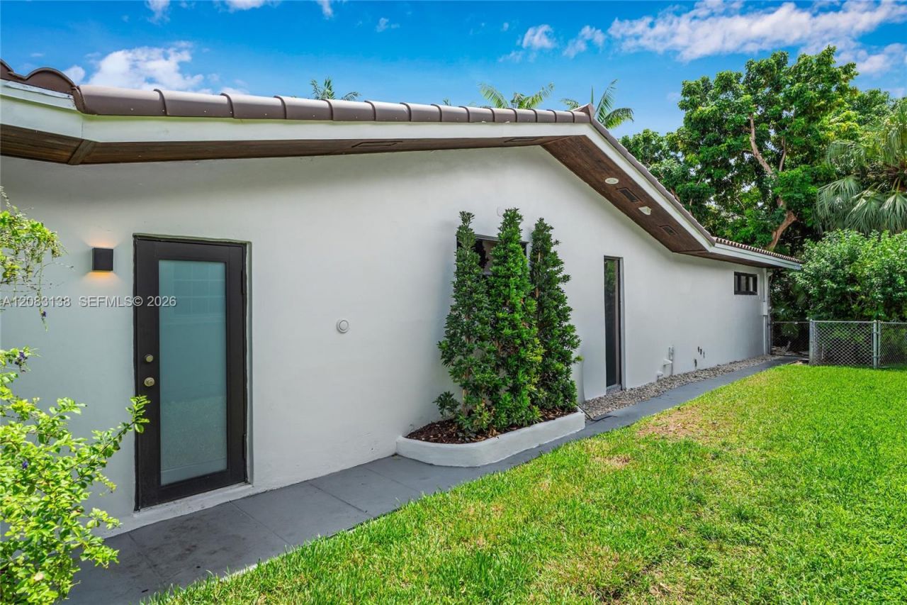 430 Miller Rd, Coral Gables, FL 33146 Photo
