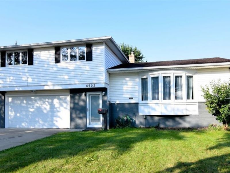 6902 Lantern Lane, Parma Heights, OH 44130 Photo 1