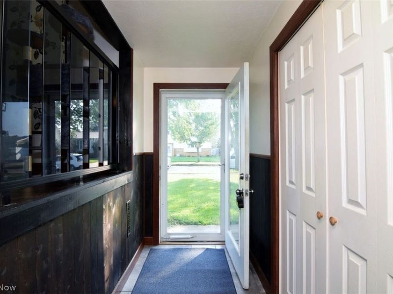 6902 Lantern Lane, Parma Heights, OH 44130 Photo 3