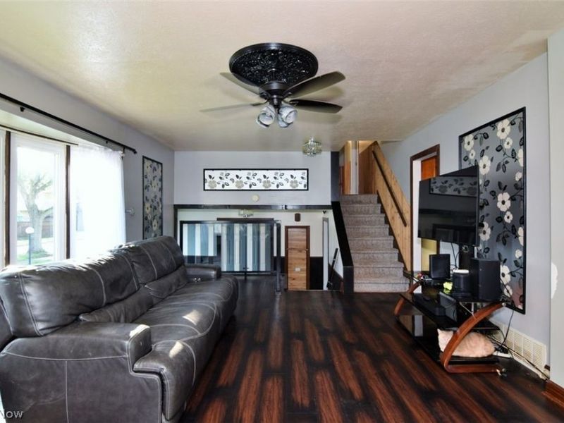 6902 Lantern Lane, Parma Heights, OH 44130 Photo 8