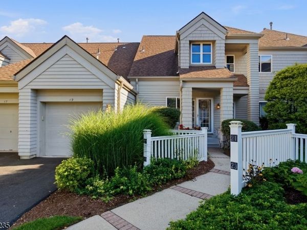 19 Windsor Ct, Hardyston, NJ 07419