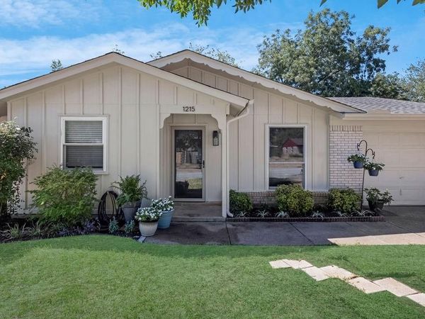 1215 Aransas Drive , Euless, TX 76039