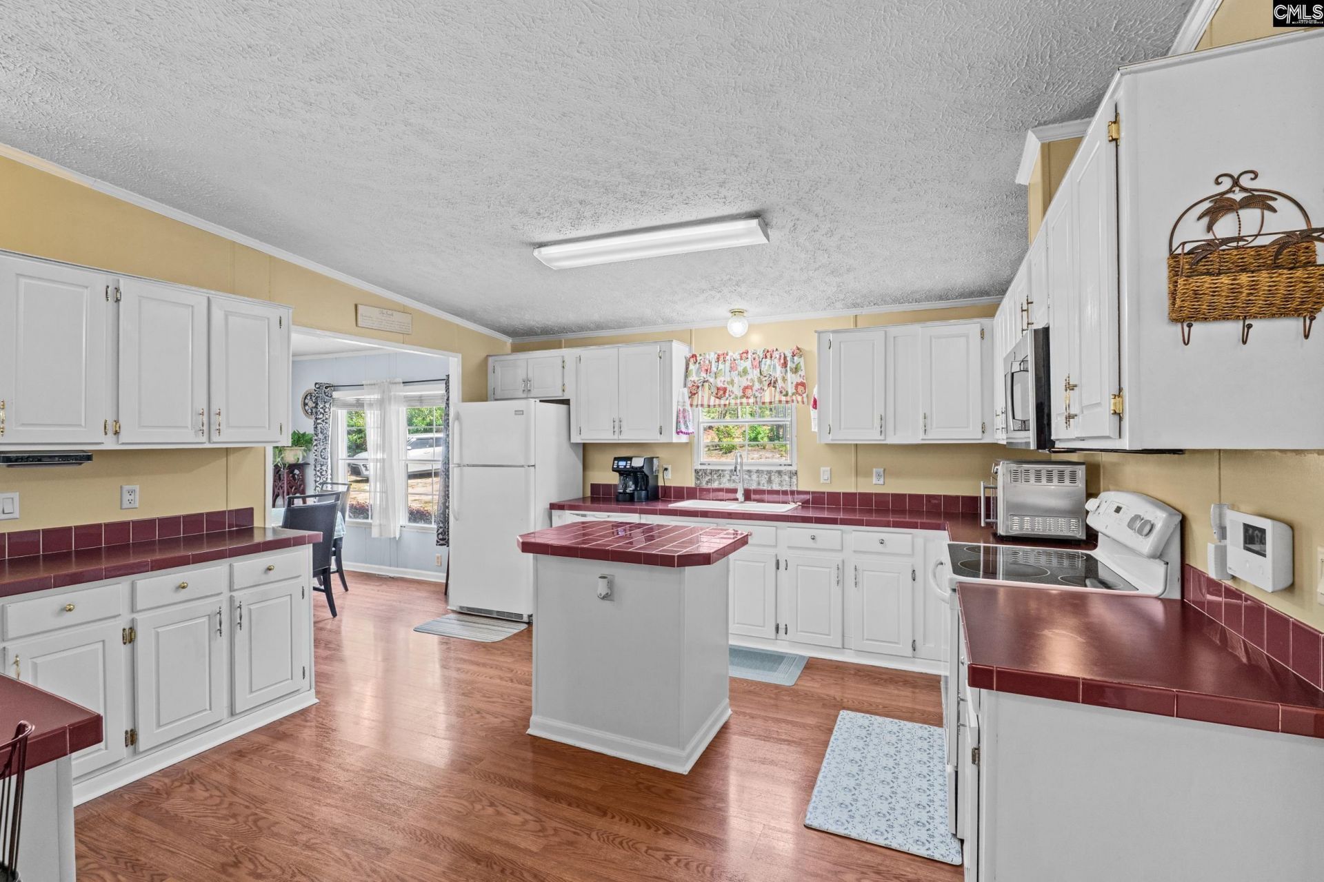 1173 Highway 6 Photo 9
