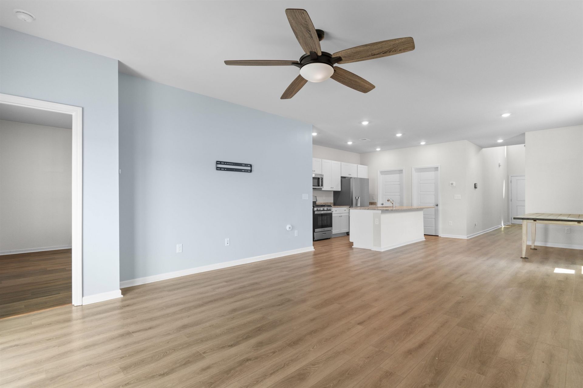 1049 Tibetan St.  Photo 12
