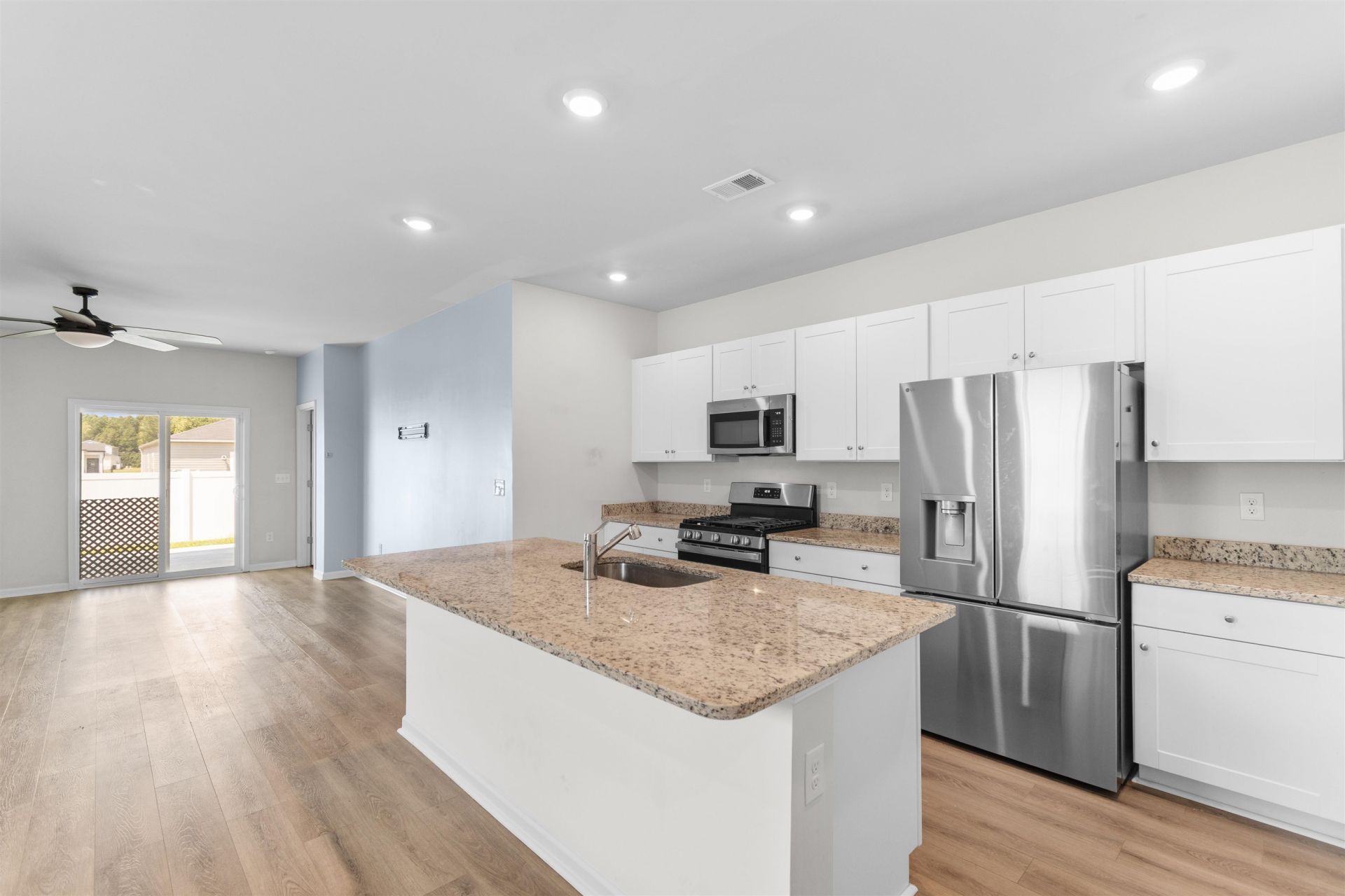 1049 Tibetan St.  Photo 6