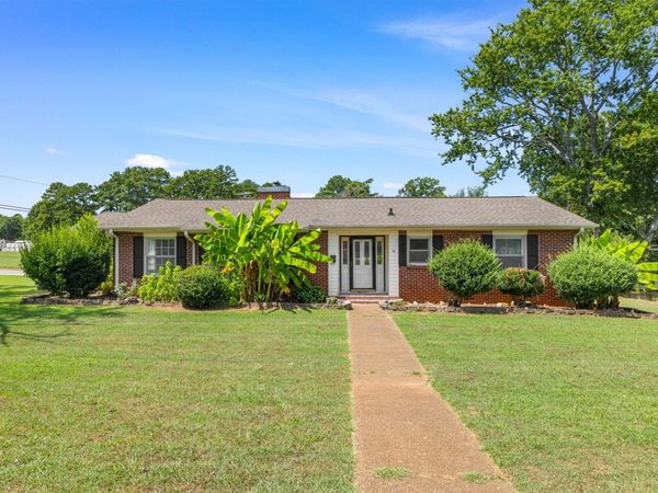 2301 McBurney Dr, Florence, AL 35630