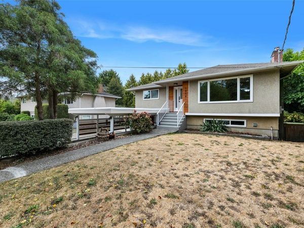 1656 Stanhope Pl , Saanich, BC V8P 1Y1