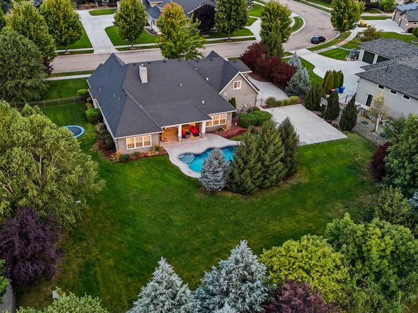 1102 N Lionbridge Ave, Eagle, ID 83616
