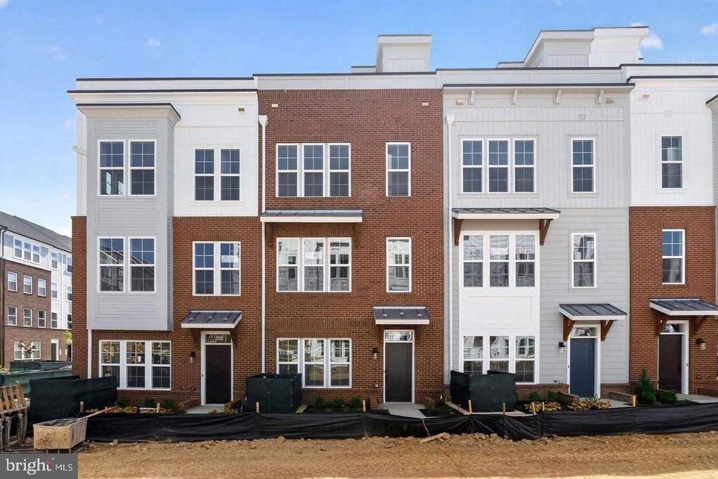 2521 FARMSTEAD DRIVE , ROCKVILLE, MD 20850