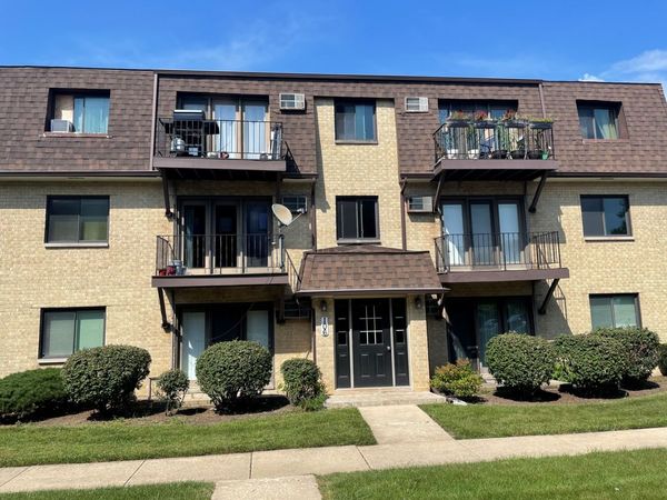 106 Olesen Drive , Unit 101, Naperville, IL 60540
