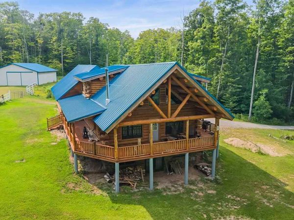 750 E Lakeview Road, Levering, MI 49755