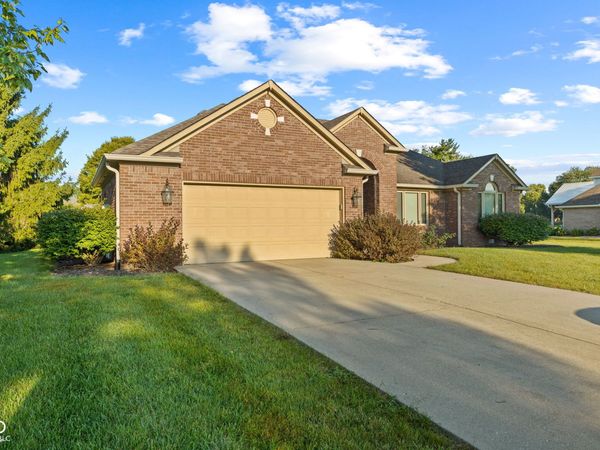 4732 S Grassy Court, New Palestine, IN 46163