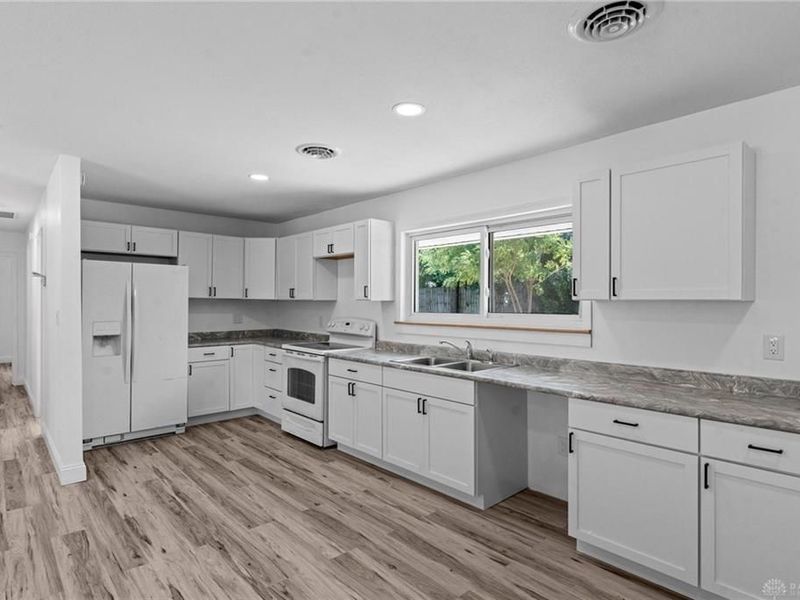 4475 Willow Run Drive, Beavercreek, OH 45430 Photo 12