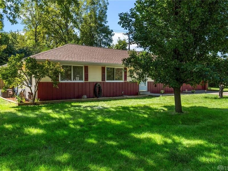 4475 Willow Run Drive, Beavercreek, OH 45430 Photo 3