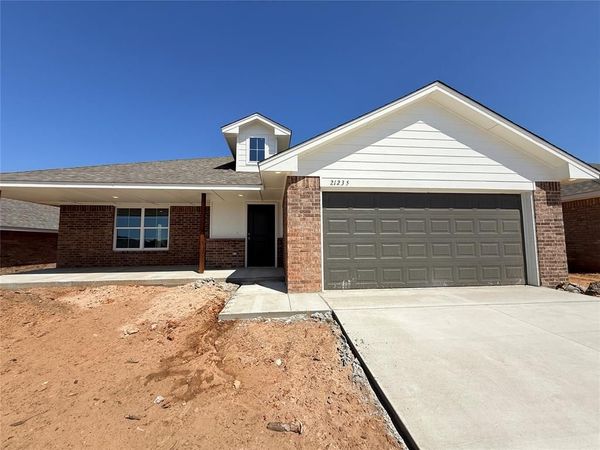 21235 SE 32nd Street, Harrah, OK 73045