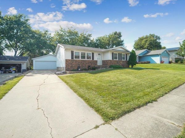 5325 Norse Dr , Cedar Falls, IA 50613
