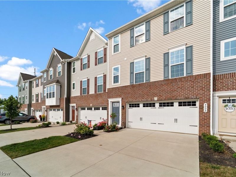 4008 N Steels Circle, Cuyahoga Falls, OH 44224 Photo 2