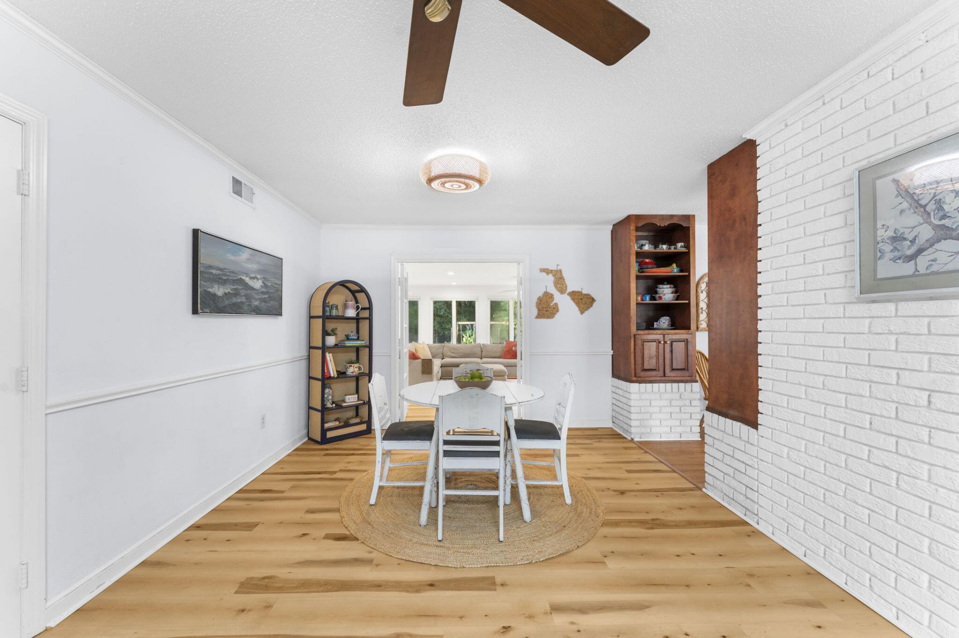 111 Greenbay Street Photo 16